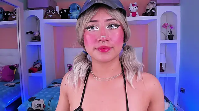 Snapshot of miss___megan chatting on 10.28.25 miss megan online show from 10.28.25