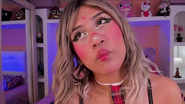 Snapshot of miss___megan chatting on 12.05.25 miss megan online show from 12.05.25