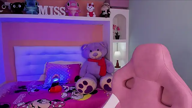 Snapshot of miss___megan chatting on 12.17.25 miss megan online show from 12.17.25