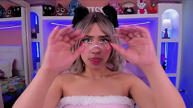 Snapshot of miss___megan chatting on 02.17.26 miss megan online show from 02.17.26