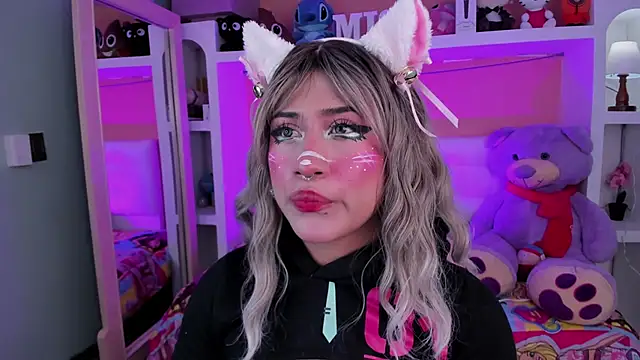 Snapshot of miss___megan chatting on 04.10.26 miss megan online show from 04.10.26