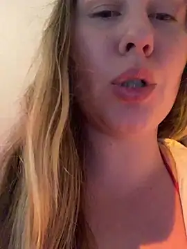 Snapshot of Mona_Plus chatting on 02.13.25 Mona Plus online show from 02.13.25