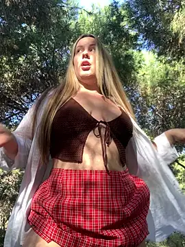 Snapshot of Mona_Plus chatting on 02.17.25 Mona Plus online show from 02.17.25