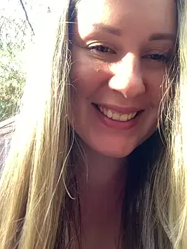 Snapshot of Mona_Plus chatting on 02.19.25 Mona Plus online show from 02.19.25