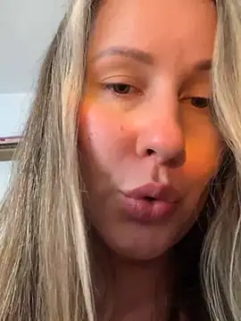 Snapshot of Mona_Plus chatting on 02.25.25 Mona Plus online show from 02.25.25