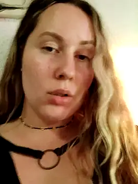 Snapshot of Mona_Plus chatting on 03.12.25 Mona Plus online show from 03.12.25