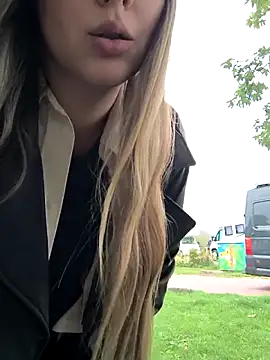 Snapshot of Mona_Plus chatting on 09.27.25 Mona Plus online show from 09.27.25