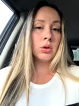 Snapshot of Mona_Plus chatting on 10.02.25 Mona Plus online show from 10.02.25