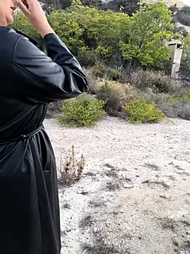 Snapshot of Mona_Plus chatting on 10.04.25 Mona Plus online show from 10.04.25