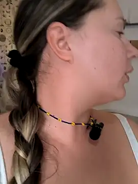 Snapshot of Mona_Plus chatting on 10.08.25 Mona Plus online show from 10.08.25