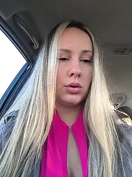 Snapshot of Mona_Plus chatting on 11.10.25 Mona Plus online show from 11.10.25