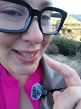 Snapshot of Mona_Plus chatting on 11.16.25 Mona Plus online show from 11.16.25