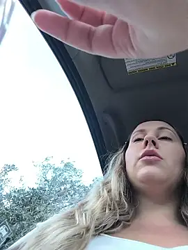 Snapshot of Mona_Plus chatting on 11.25.25 Mona Plus online show from 11.25.25