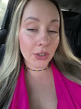 Snapshot of Mona_Plus chatting on 12.03.25 Mona Plus online show from 12.03.25