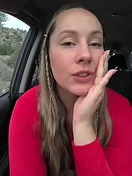 Snapshot of Mona_Plus chatting on 12.21.25 Mona Plus online show from 12.21.25