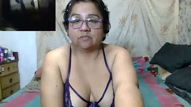 Snapshot of erinadarling79 chatting on 07.25.26 erinadarling79 online show from 07.25.26