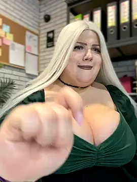 Snapshot of Eliaden chatting on 11.05.25 Eliaden online show from 11.05.25