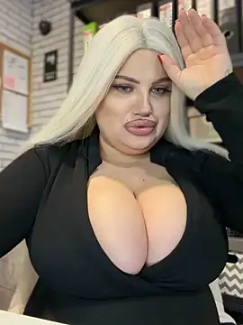 Snapshot of Eliaden chatting on 11.21.25 Eliaden online show from 11.21.25