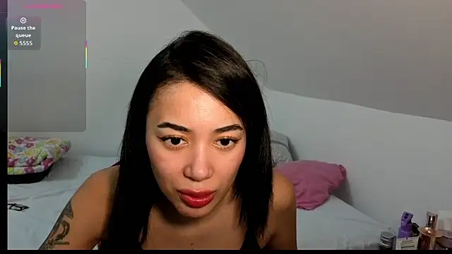 KylieLoveXX online show from 10.18.25