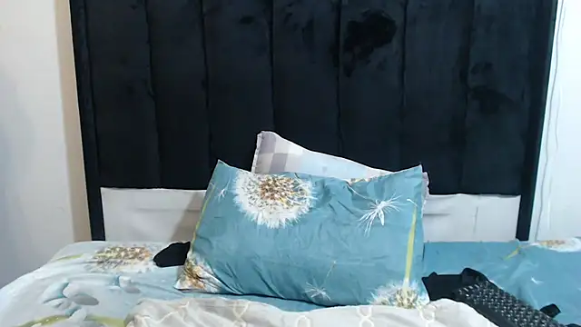 Snapshot of ComeHaveaTask chatting on 03.09.25 ComeHaveaTask online show from 03.09.25