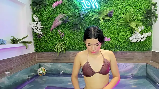 Arii moon online show from 03.18.25