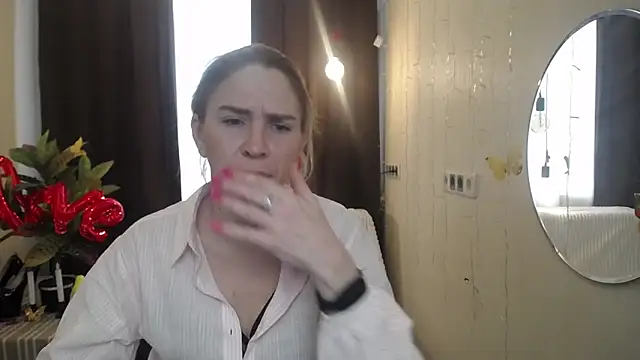 Snapshot of TessaDaybreak chatting on 02.21.25 TessaDaybreak online show from 02.21.25