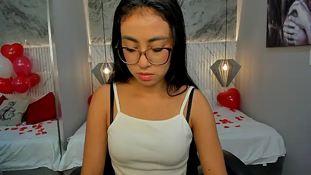 lucelly 15 online show from 02.15.25