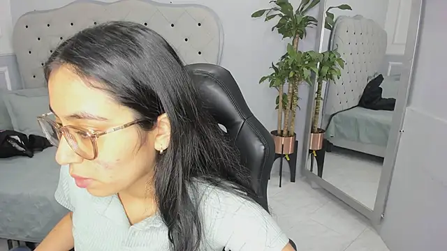 Snapshot of lucelly_15 chatting on 02.22.26 lucelly 15 online show from 02.22.26