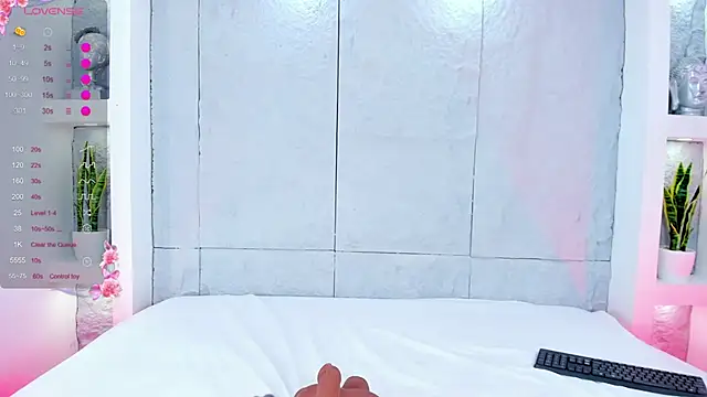 MiaMistrex online show from 10.18.25