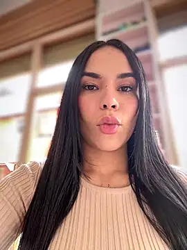 Naatalia online show from 10.16.25