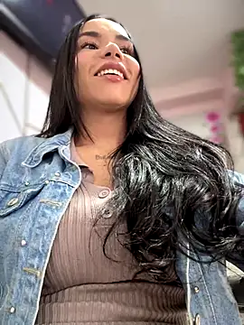 Naatalia online show from 10.17.25