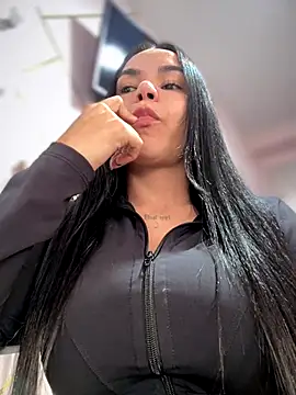 Naatalia online show from 10.21.25