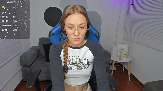 Snapshot of Elizabeth_sarmiento chatting on 02.28.25 Elizabeth sarmiento online show from 02.28.25