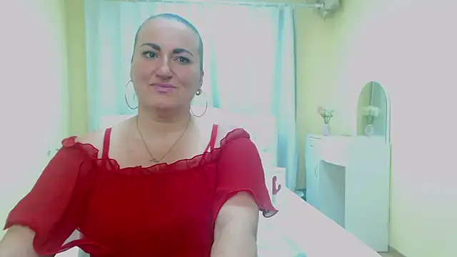 Snapshot of DianaMGG chatting on 05.29.26 DianaMGG online show from 05.29.26