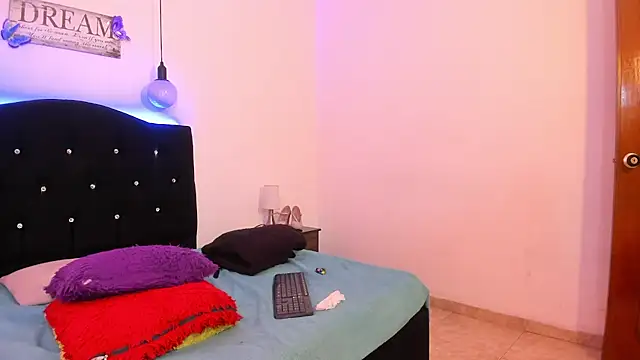 Snapshot of Melany__dreams chatting on 02.20.25 Melany dreams online show from 02.20.25