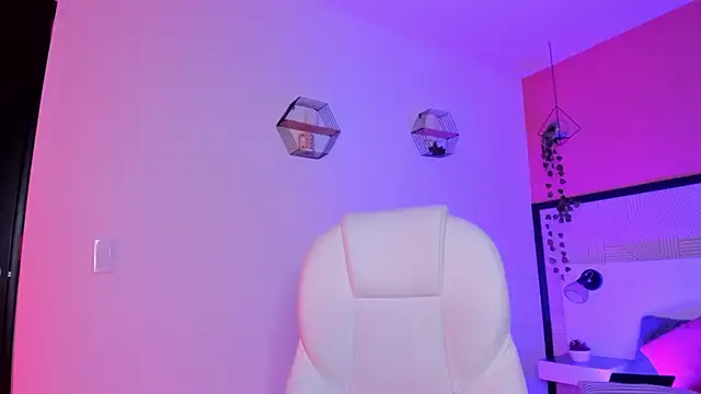 Bella walker  online show from 04.16.26