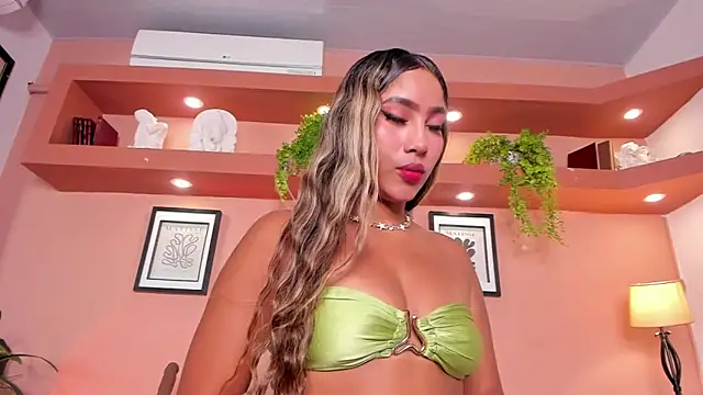 SofiaBennett  online show from 12.04.25