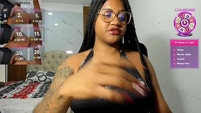 Snapshot of ZahraRose chatting on 06.19.26 ZahraRose online show from 06.19.26