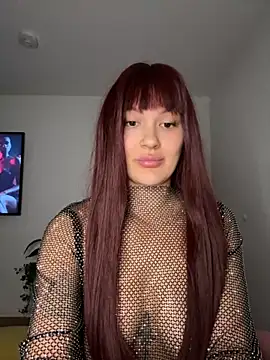 Snapshot of YoungHotMilf97 chatting on 10.21.25 YoungHotMilf97 online show from 10.21.25