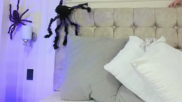Snapshot of JasmineRoss_1 chatting on 10.22.25 JasmineRoss 1 online show from 10.22.25