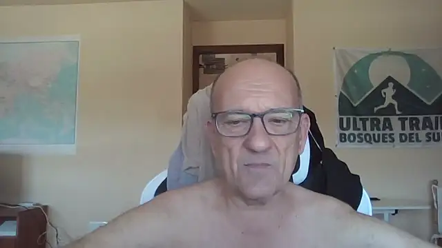 Snapshot of llopaco chatting on 04.19.26 llopaco online show from 04.19.26