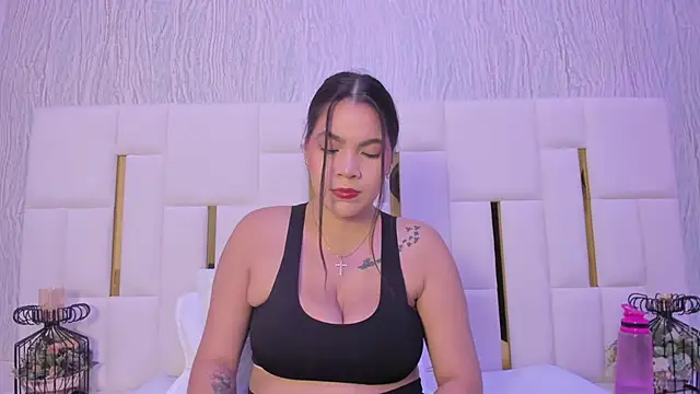 hillary uckerman  online show from 10.26.25