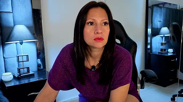 Aisha Nowak online show from 11.07.25