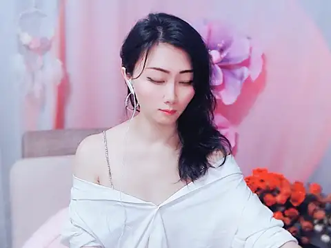 Snapshot of adelamiller chatting on 12.23.25 adelamiller online show from 12.23.25