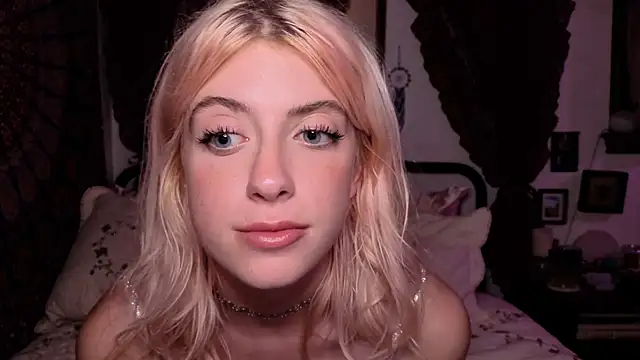 Snapshot of sinfulblonde1 chatting on 05.09.26 sinfulblonde1 online show from 05.09.26