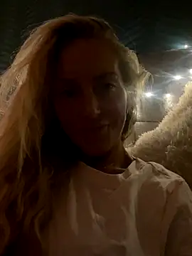 Snapshot of Fiery_Blonde_LexiX chatting on 10.22.25 Fiery Blonde LexiX online show from 10.22.25