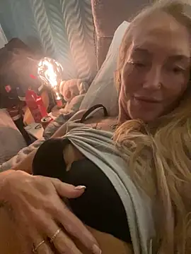 Snapshot of Fiery_Blonde_LexiX chatting on 10.29.25 Fiery Blonde LexiX online show from 10.29.25