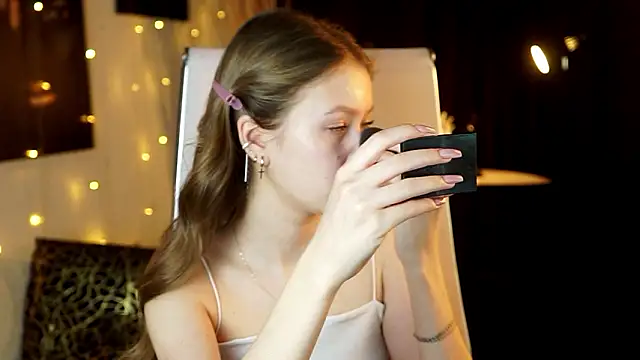 EveMundie online show from 02.27.26