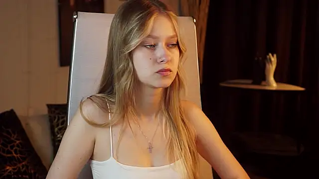 Snapshot of EveMundie chatting on 06.16.26 EveMundie online show from 06.16.26
