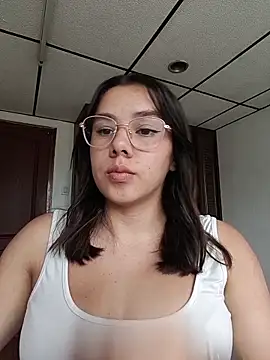 Snapshot of EmmaSulivan chatting on 04.28.26 EmmaSulivan online show from 04.28.26